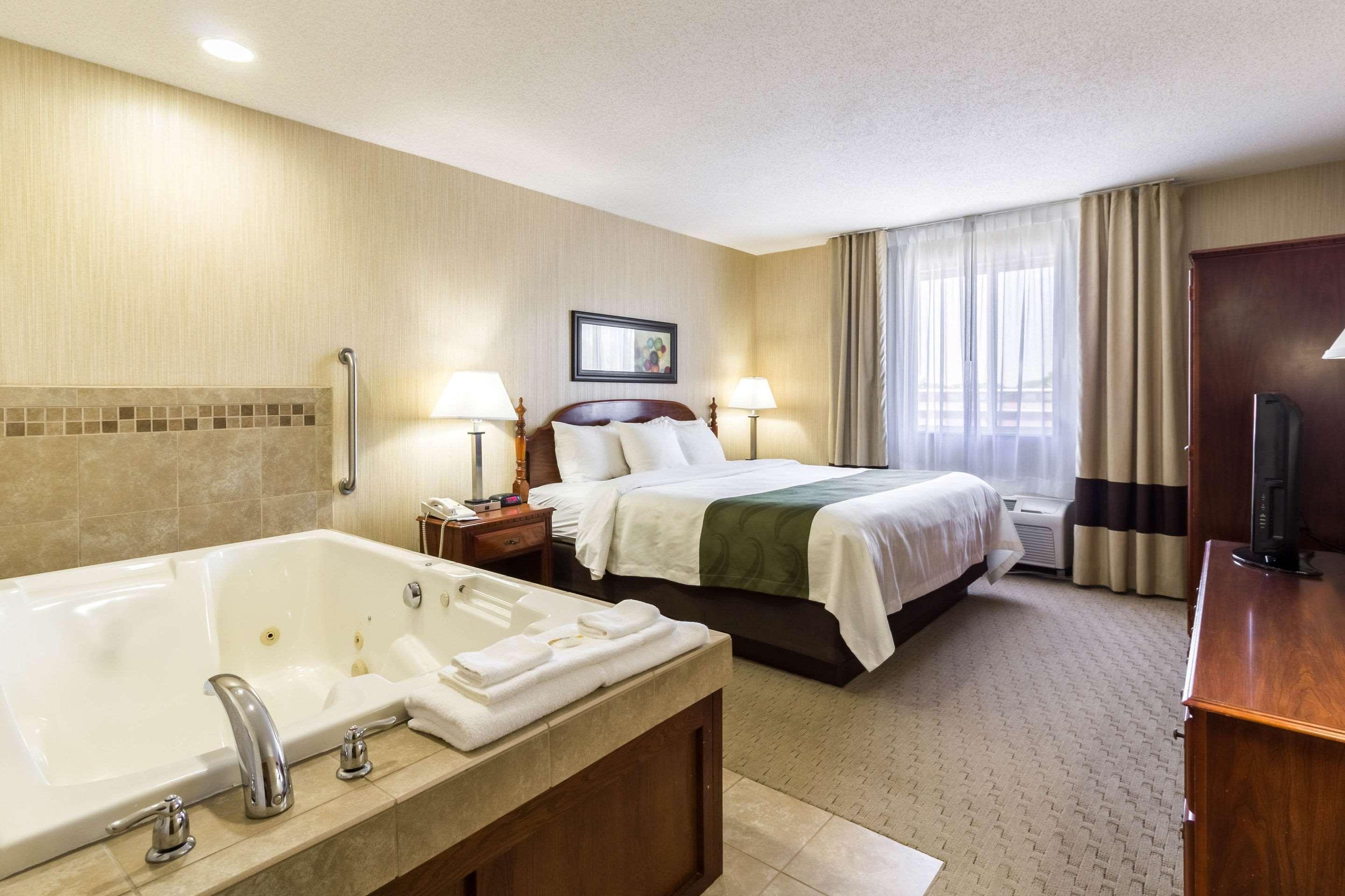 Quality Inn Marshall Mn Near University Esterno foto