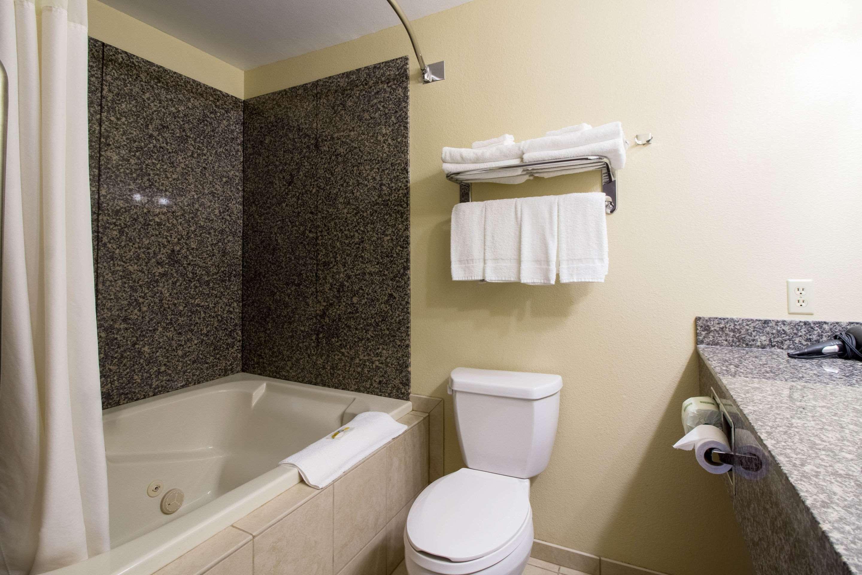Quality Inn Marshall Mn Near University Esterno foto